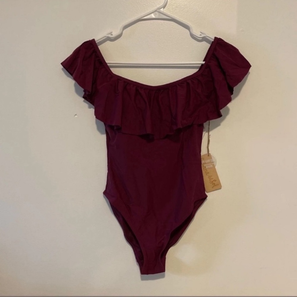 NWT Cabana Del Sol off the shoulder ruffle one piece swimsuit small